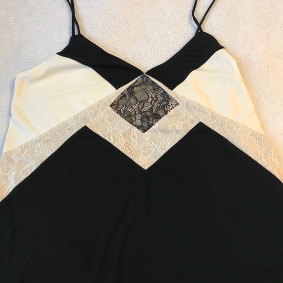 Express polyester/spandex black tank - Picture 2 of 4